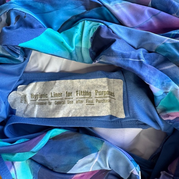 ATHLETA WAVEBREAK PRINTED SHORT - Picture 10 of 10